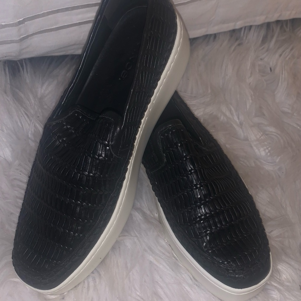 VINCE SLIP ON SNEAKERS